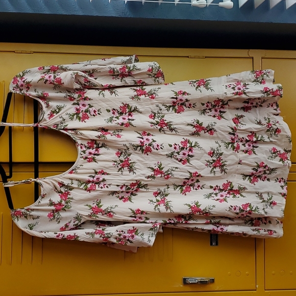 Altar'd State floral flutter sleeve dress - Picture 4 of 5